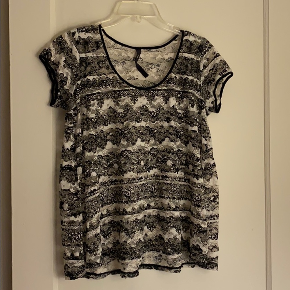 Jessica Simpson white &black laced/see through top